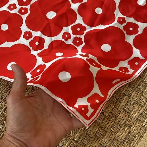 New Without Tag  Red Flower Scarf With White Background - Picture 3 of 5